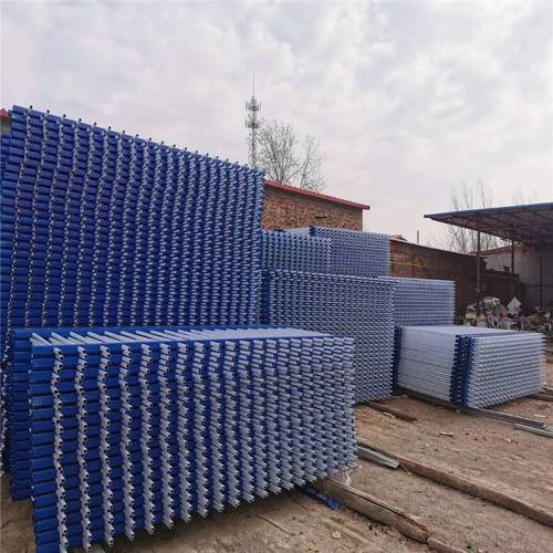 8m定制工厂外墙隔离围栏与幕墙广告 现代工业安全与营销的完美结合